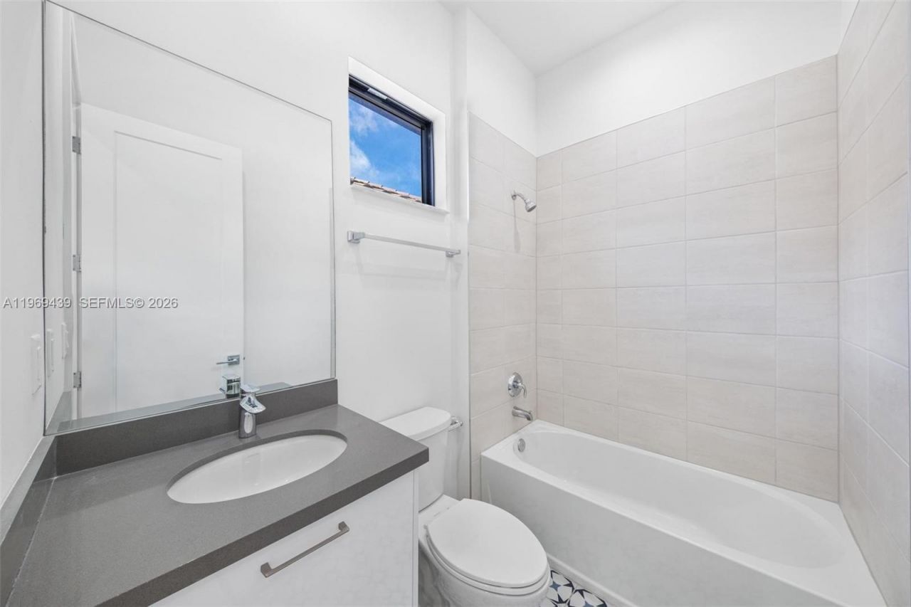 8120 NW 43rd St , Doral, FL 33166 Photo