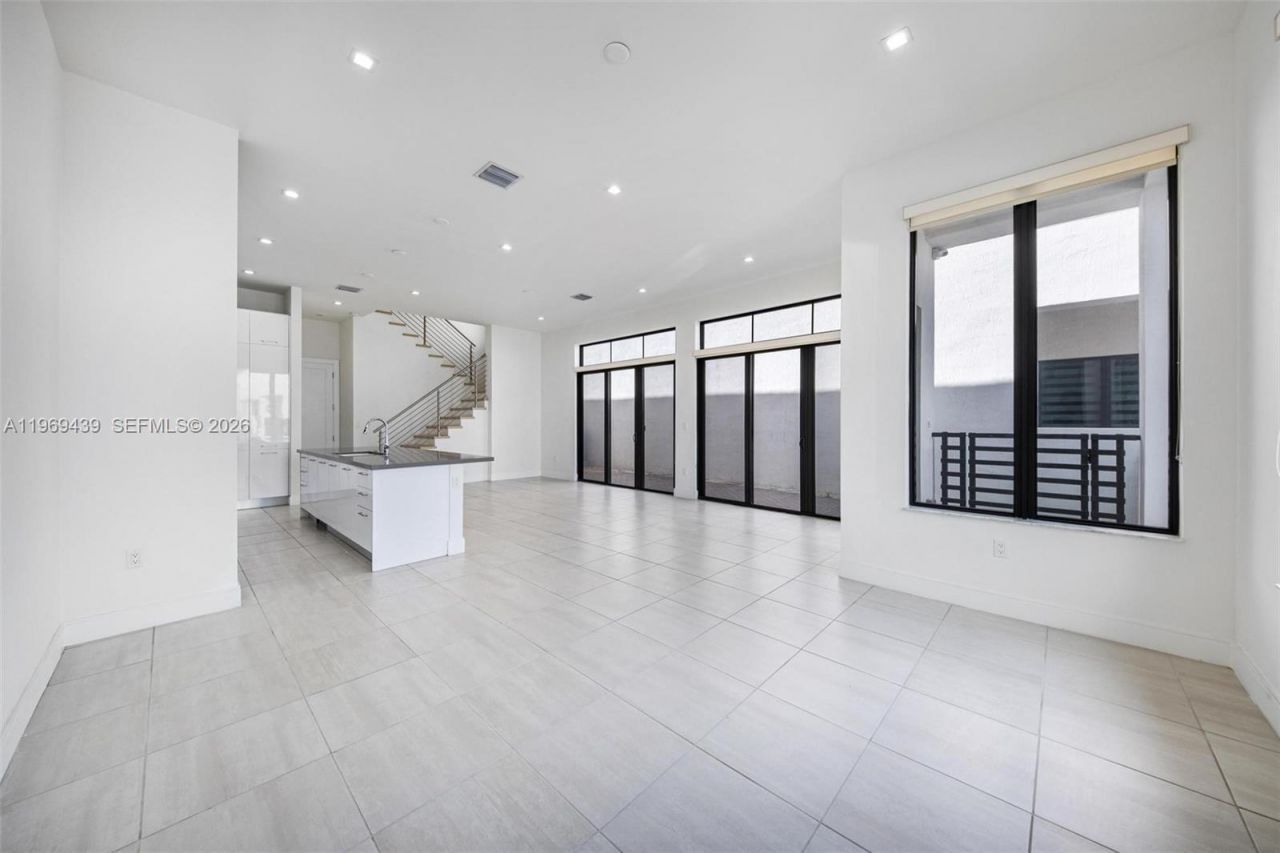 8120 NW 43rd St , Doral, FL 33166 Photo