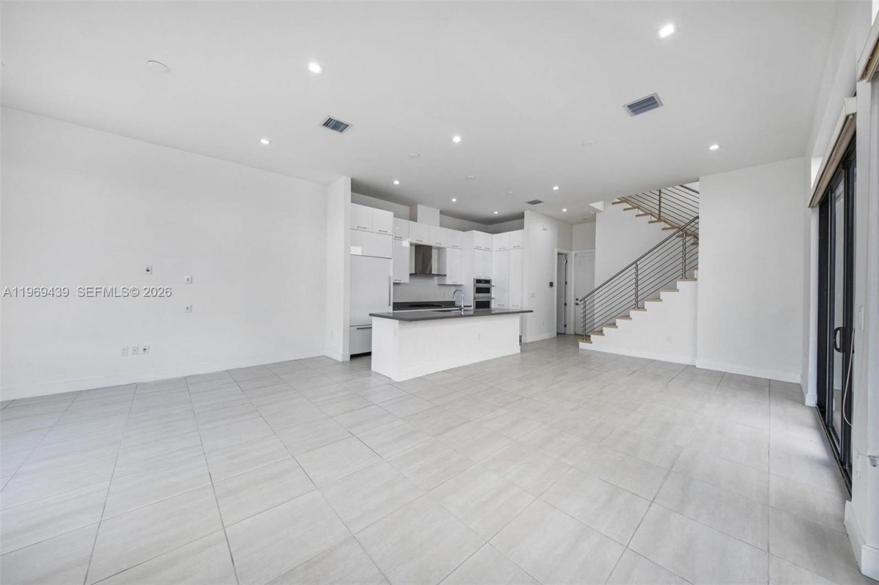 8120 NW 43rd St , Doral, FL 33166 Photo