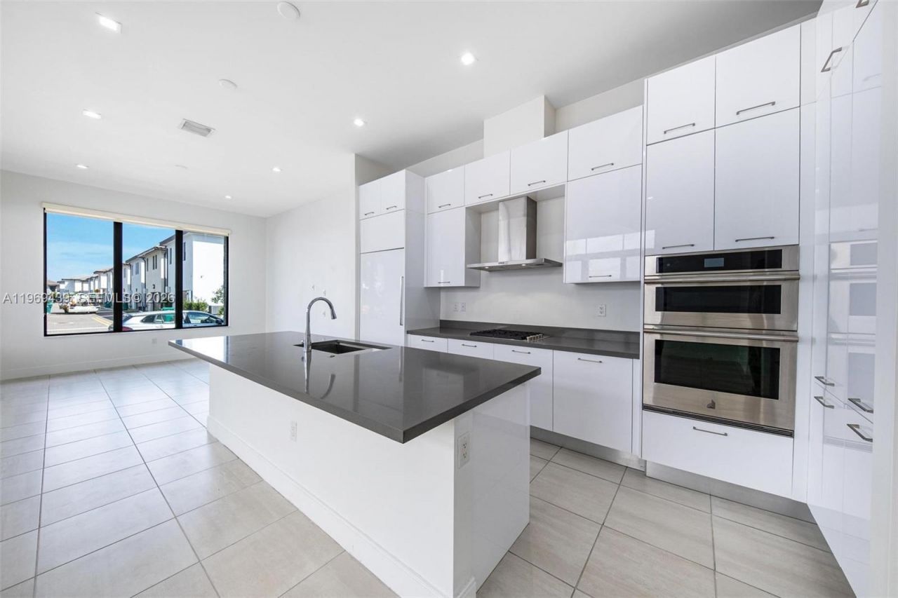 8120 NW 43rd St , Doral, FL 33166 Photo