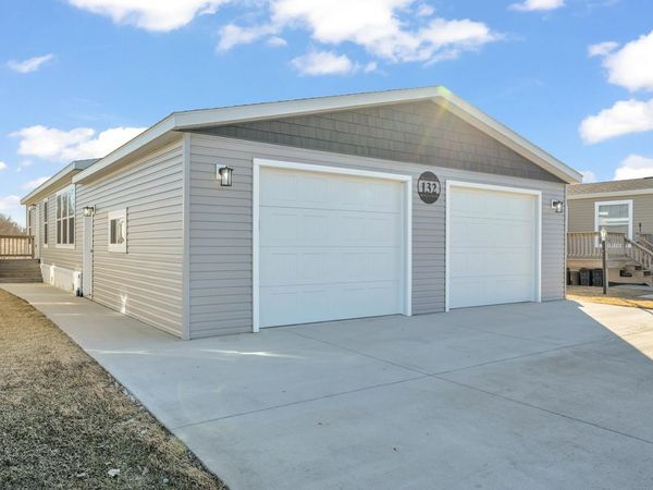 3200 Okoboji Avenue, Unit 132, Milford, IA 51351