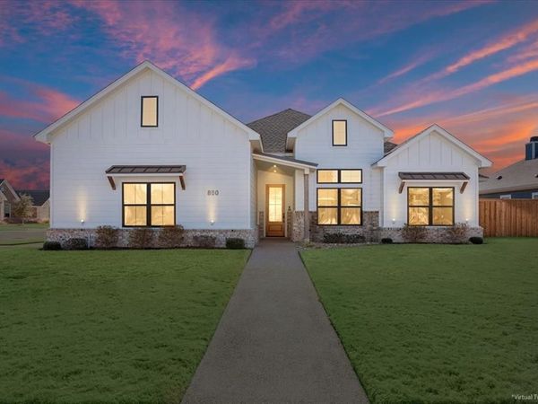 800 Forward Pass Drive, Hewitt, TX 76643