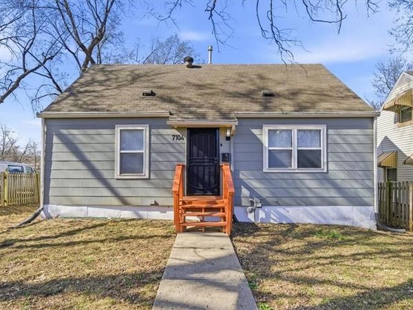 7104 Tracy Avenue, Kansas City, MO 64131
