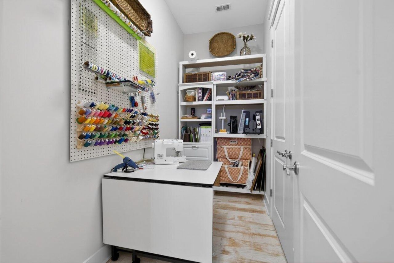 403 Four Seasons Boulevard Photo 18