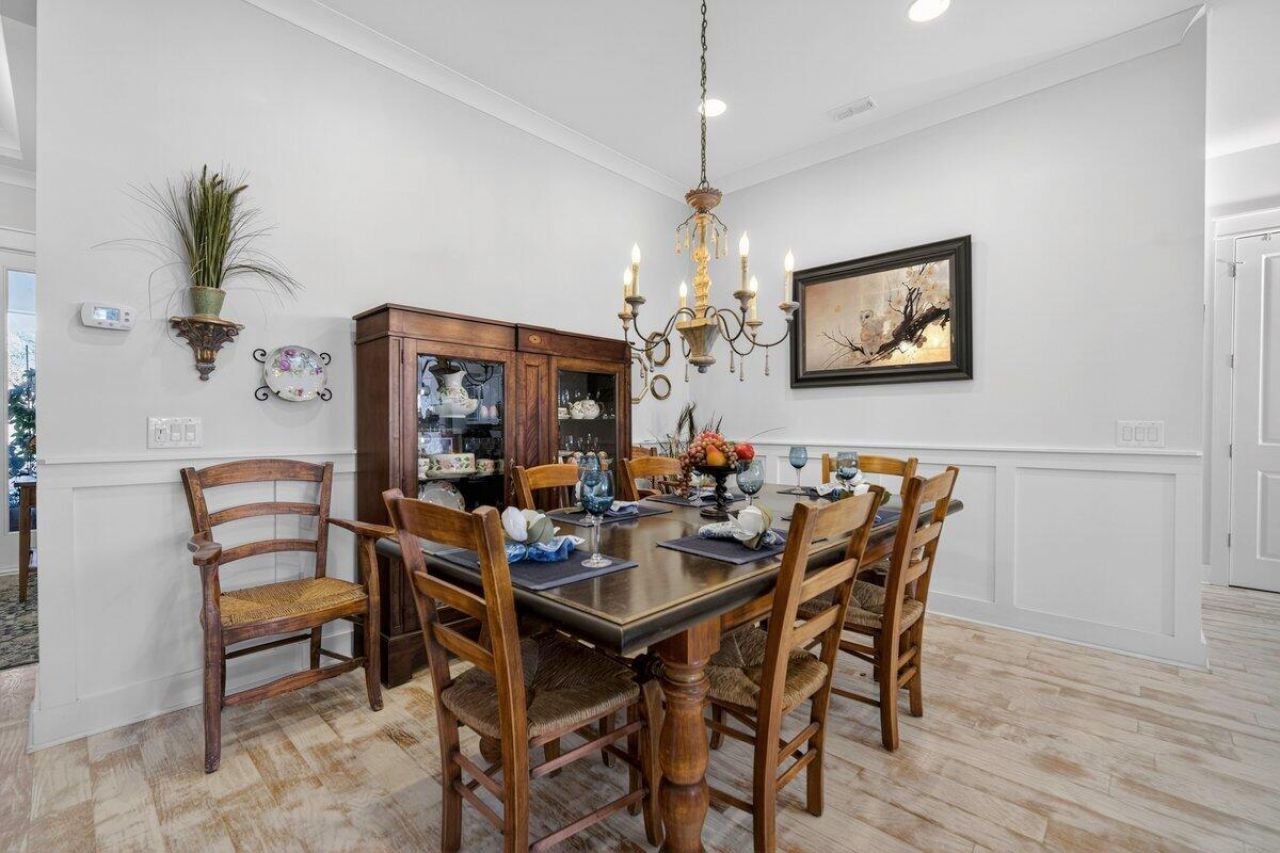 403 Four Seasons Boulevard Photo 21