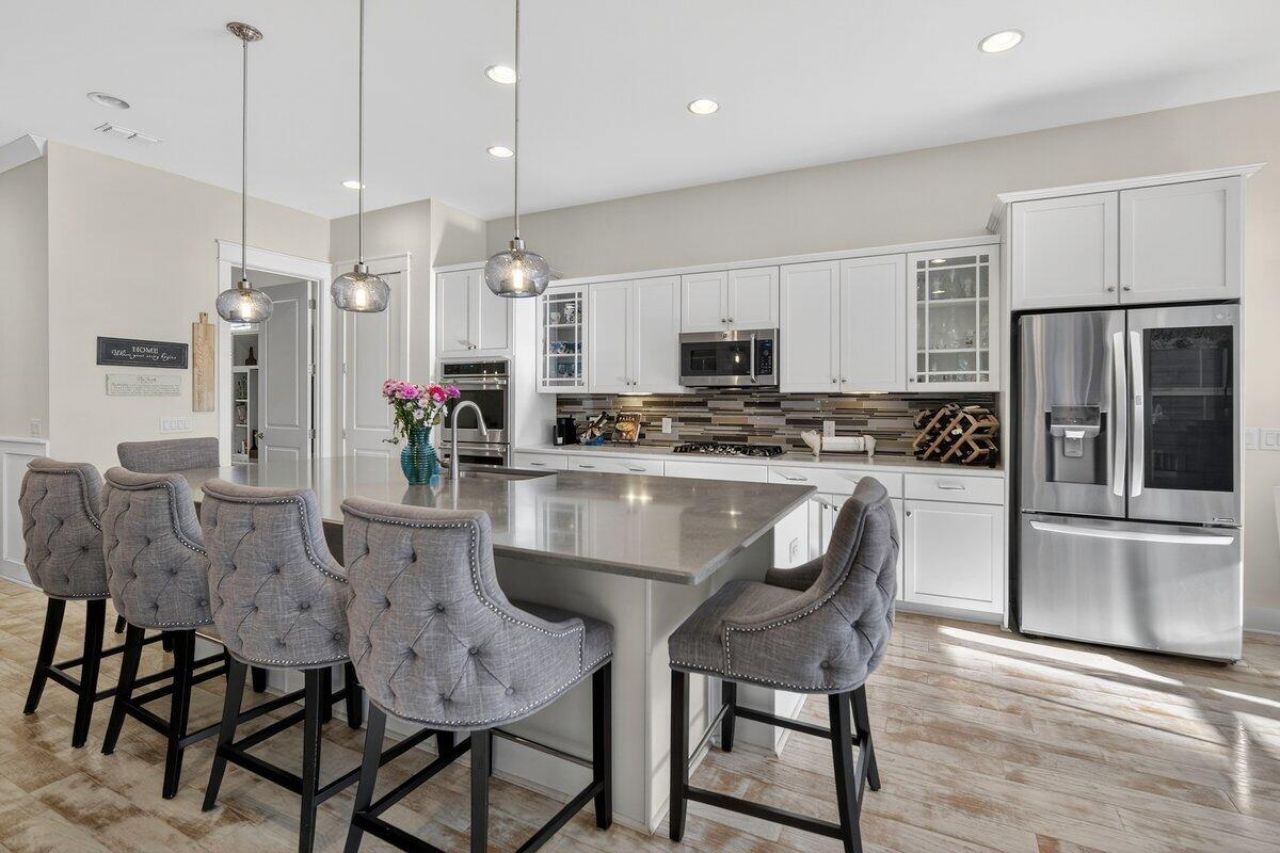 403 Four Seasons Boulevard Photo 25