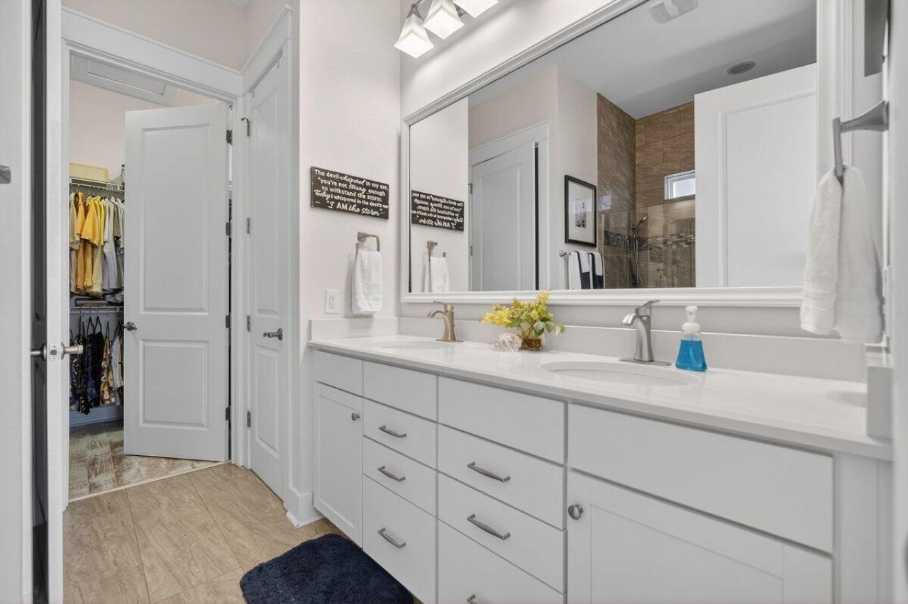 403 Four Seasons Boulevard Photo 30