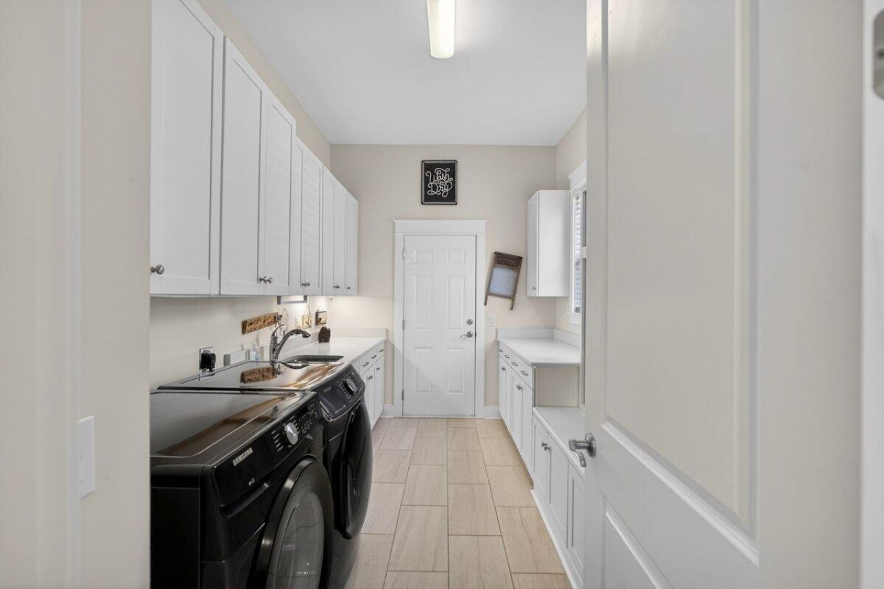 403 Four Seasons Boulevard Photo 33