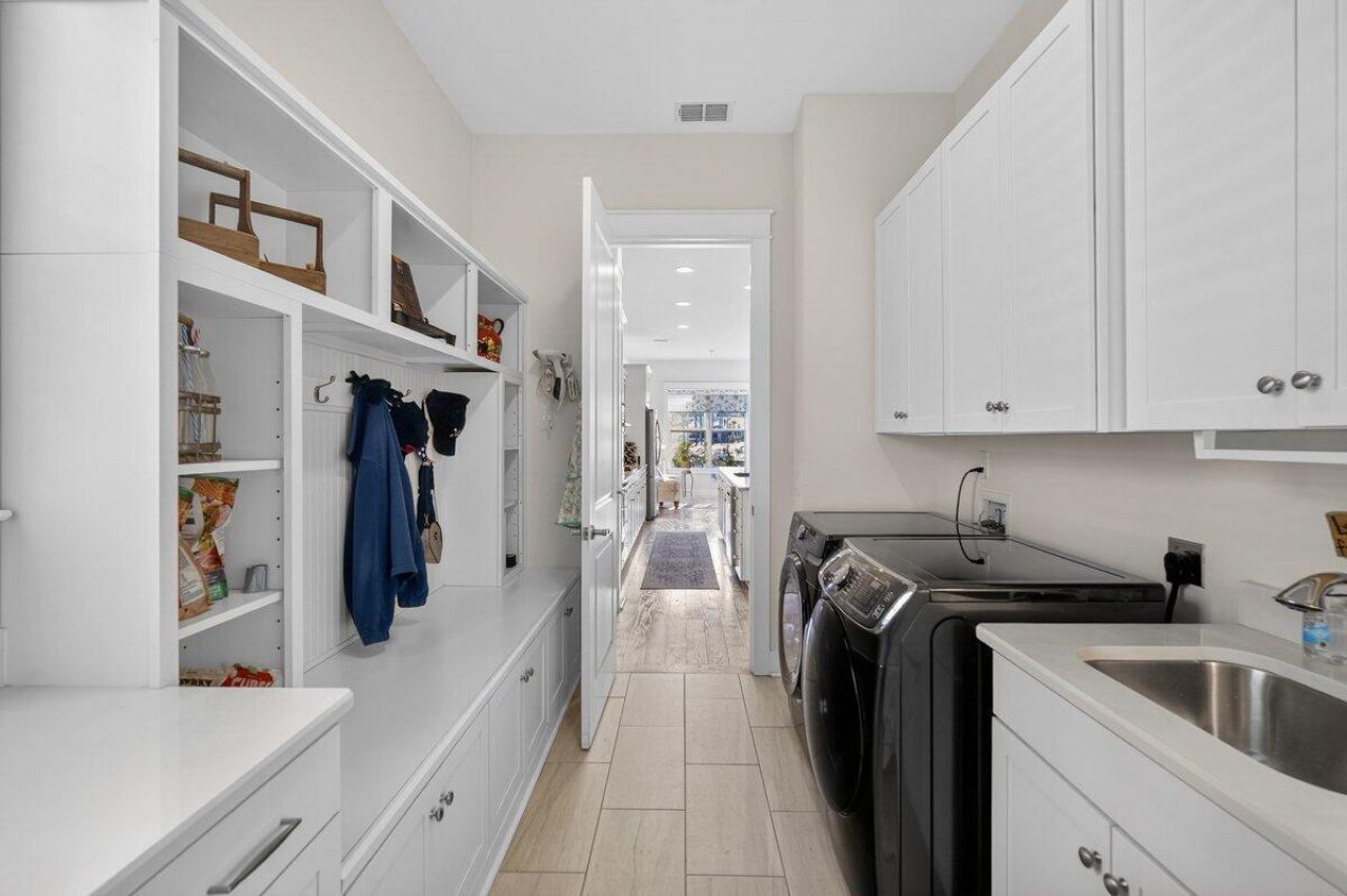 403 Four Seasons Boulevard Photo 34