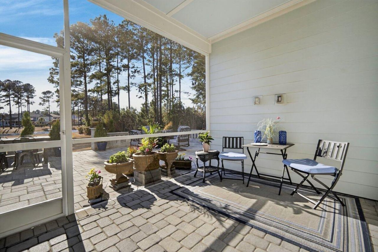 403 Four Seasons Boulevard Photo 37