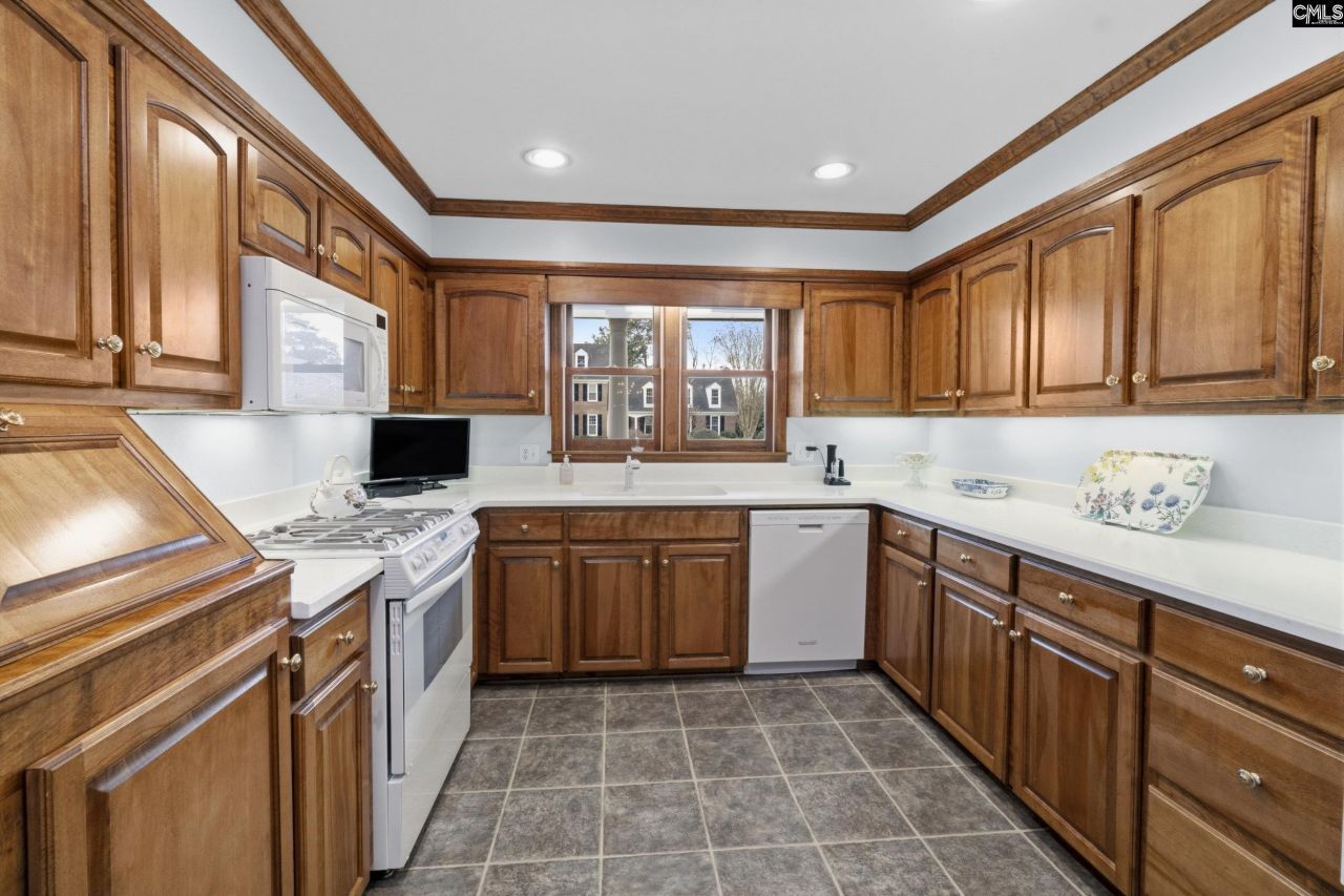 6125 Hampton Ridge Road Photo 8