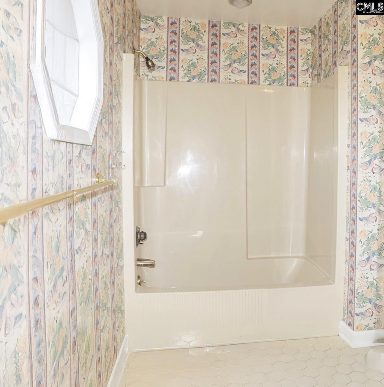 1560 Lee Boulevard Photo 5