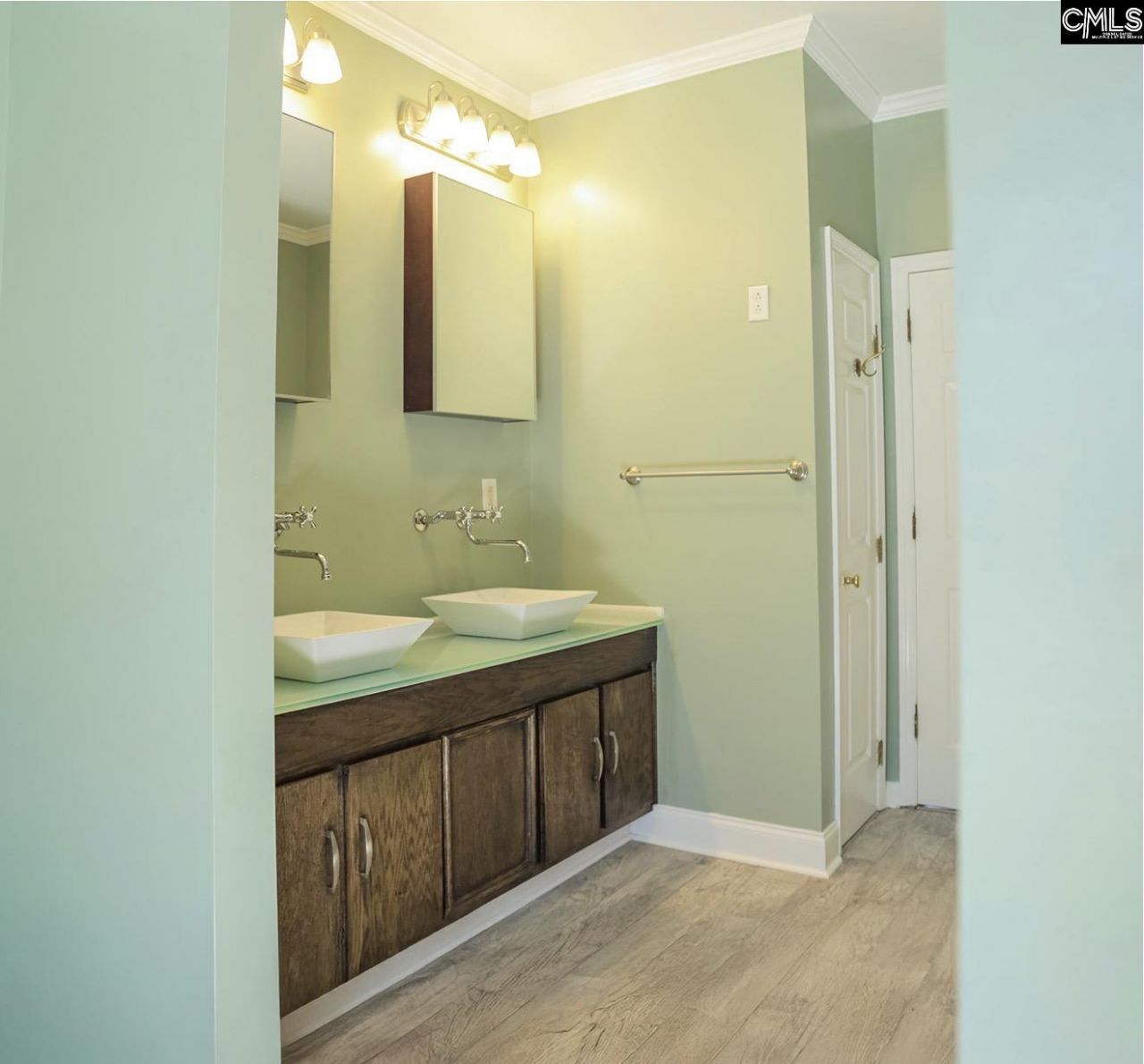 1560 Lee Boulevard Photo 6