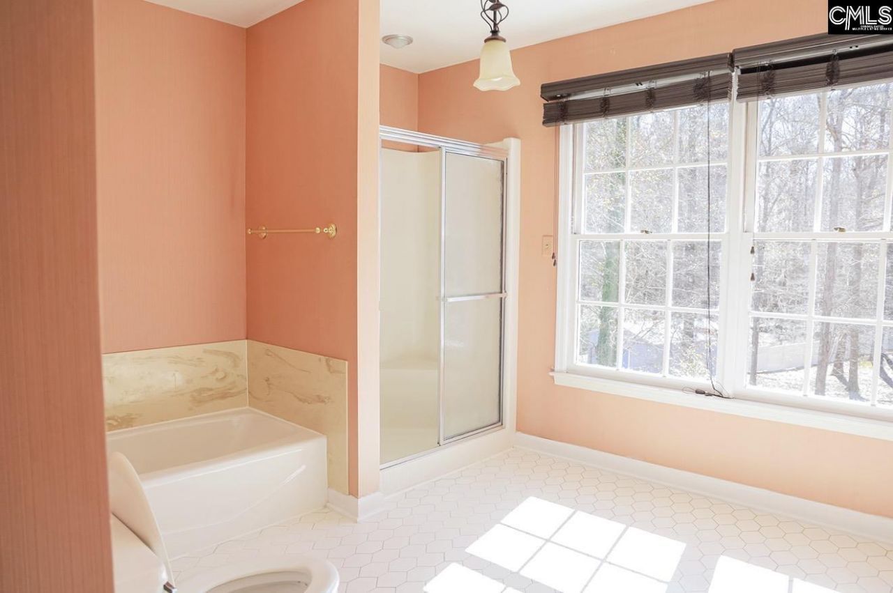 1560 Lee Boulevard Photo 9