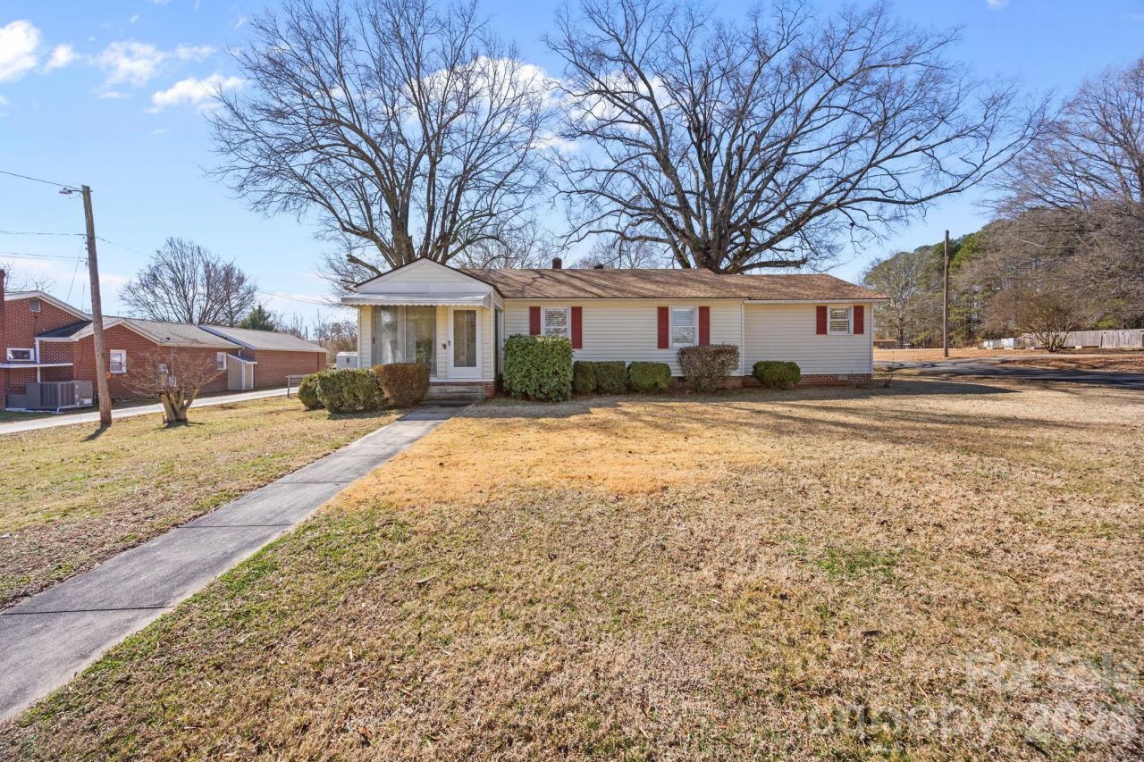 613 W Mill Street, Landis, NC 28088 Main Photo