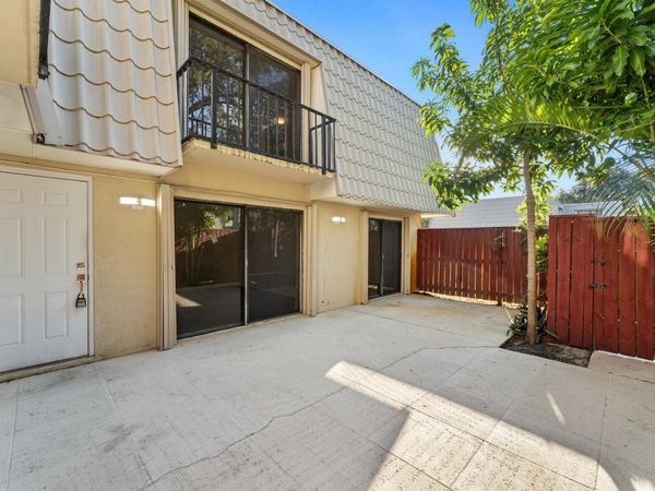 1700 Embassy Drive, Unit 708, West Palm Beach, FL 33401