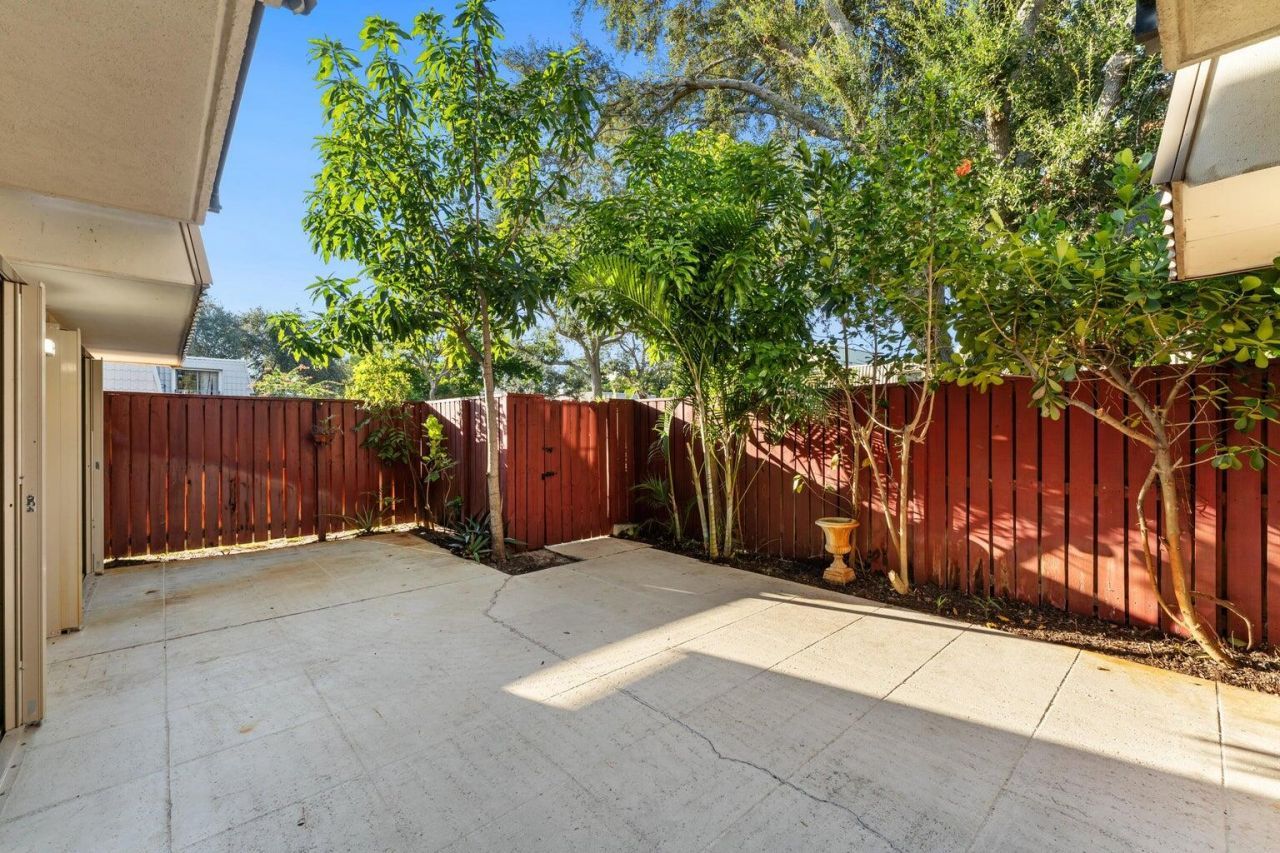 1700 Embassy Drive, Unit 708, West Palm Beach, FL 33401 Photo