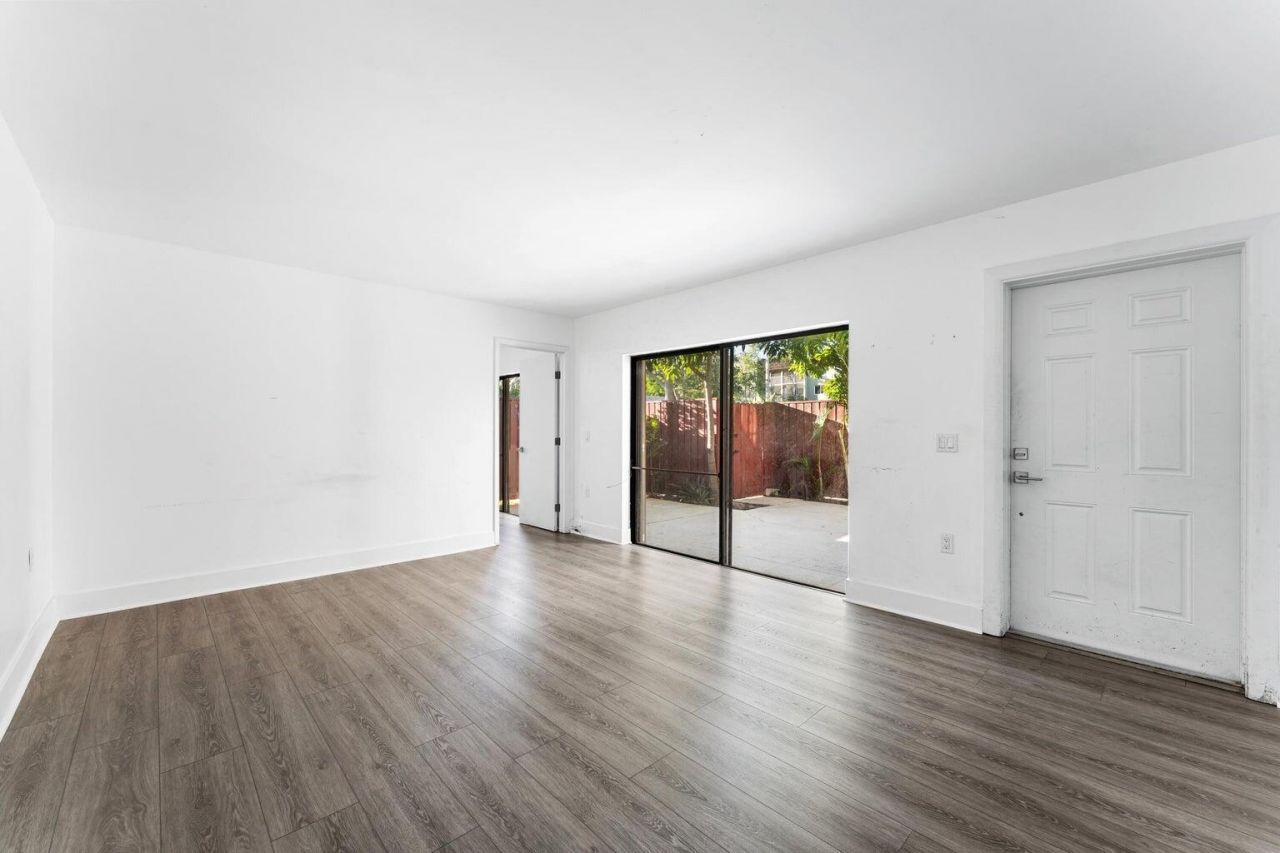 1700 Embassy Drive, Unit 708, West Palm Beach, FL 33401 Photo