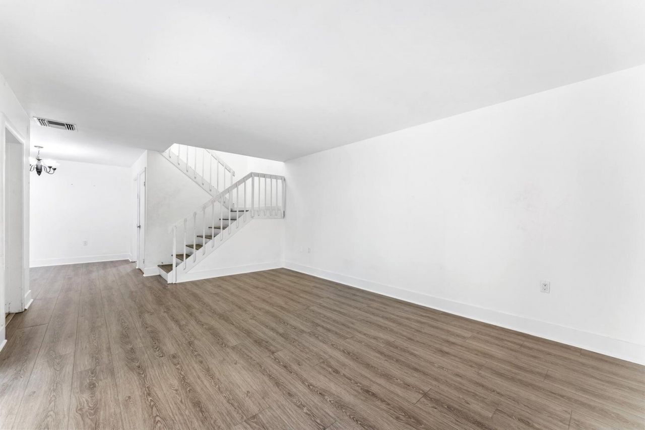 1700 Embassy Drive, Unit 708, West Palm Beach, FL 33401 Photo