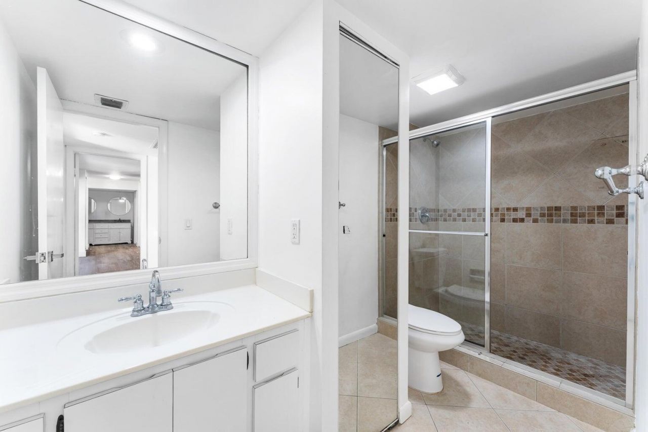 1700 Embassy Drive, Unit 708, West Palm Beach, FL 33401 Photo