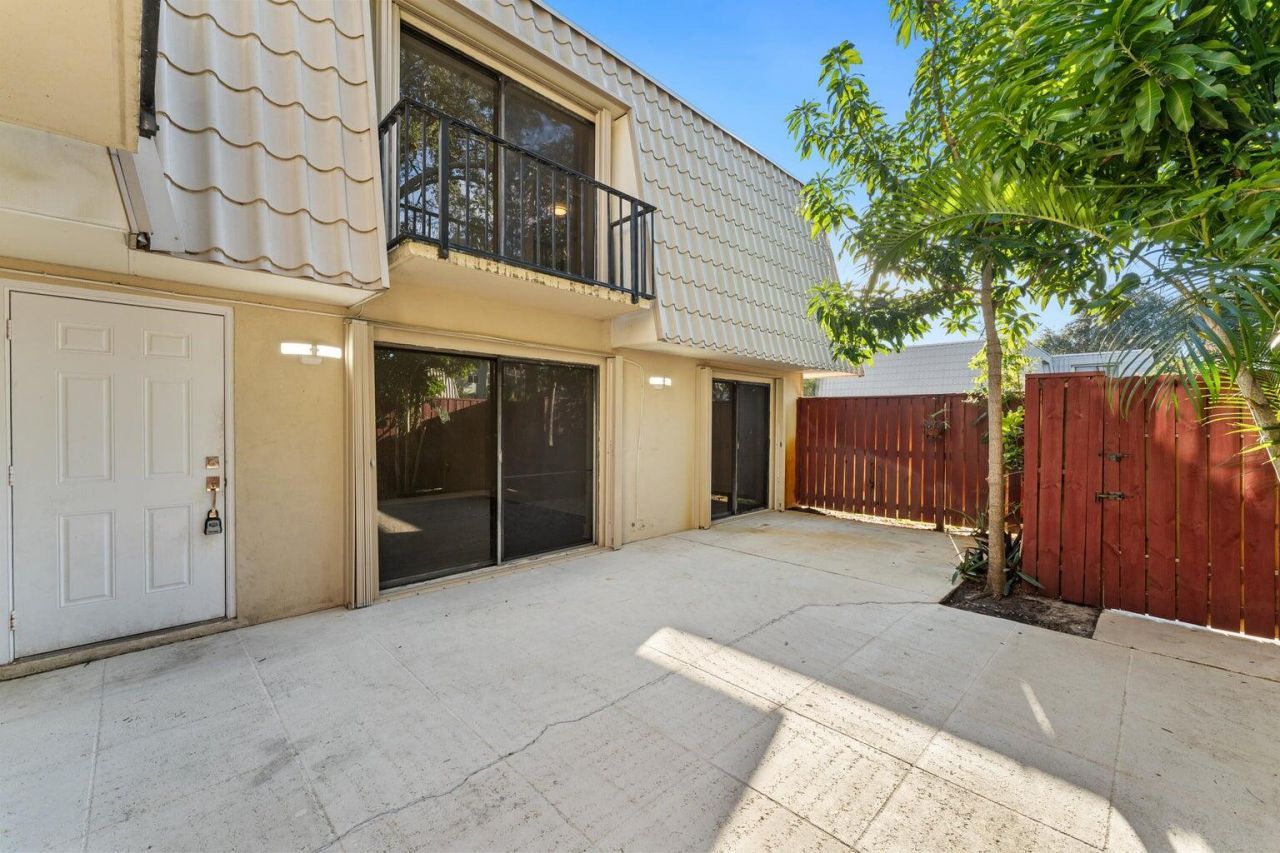 1700 Embassy Drive, Unit 708, West Palm Beach, FL 33401 Photo