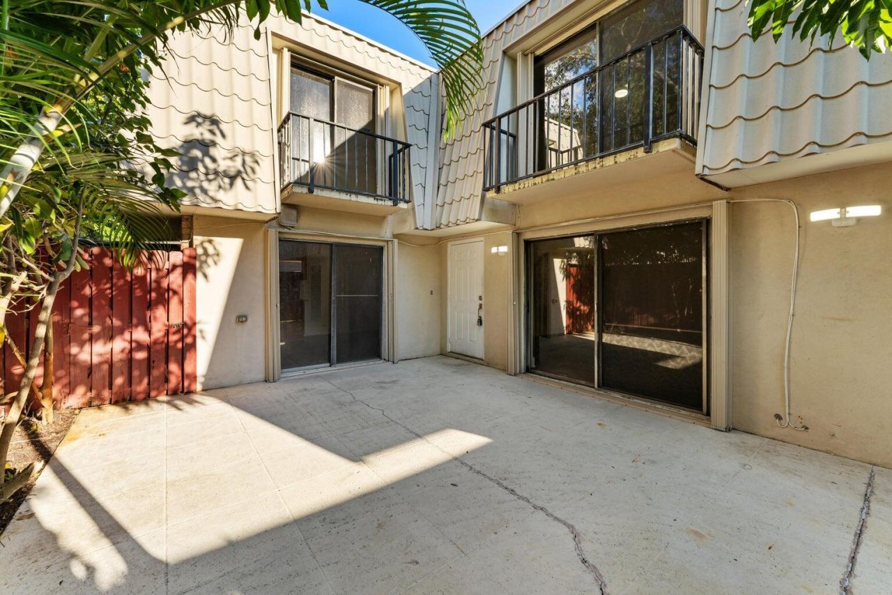 1700 Embassy Drive, Unit 708, West Palm Beach, FL 33401 Photo