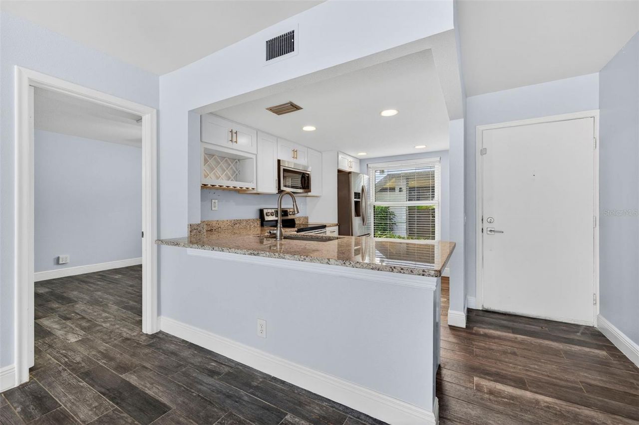 6210 Sun Boulevard, Unit 112, Saint Petersburg, FL 33715 Photo