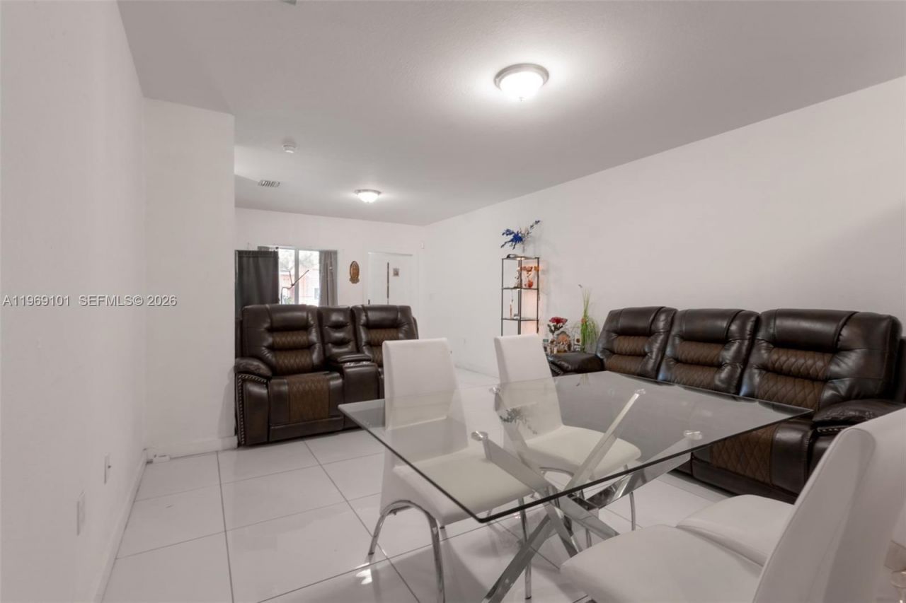 1998 NW 47th St, Miami, FL 33142 Photo