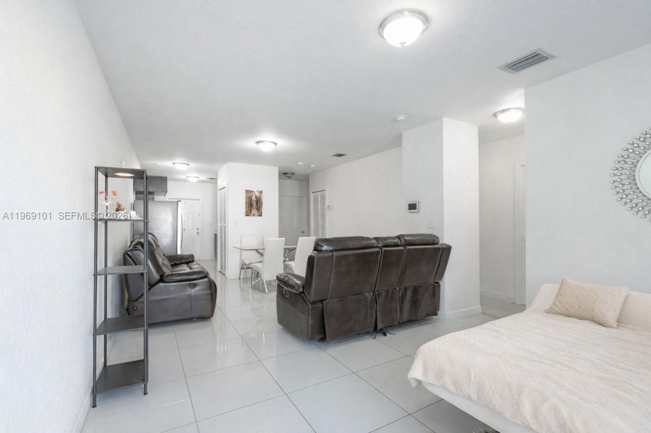 1998 NW 47th St, Miami, FL 33142 Photo