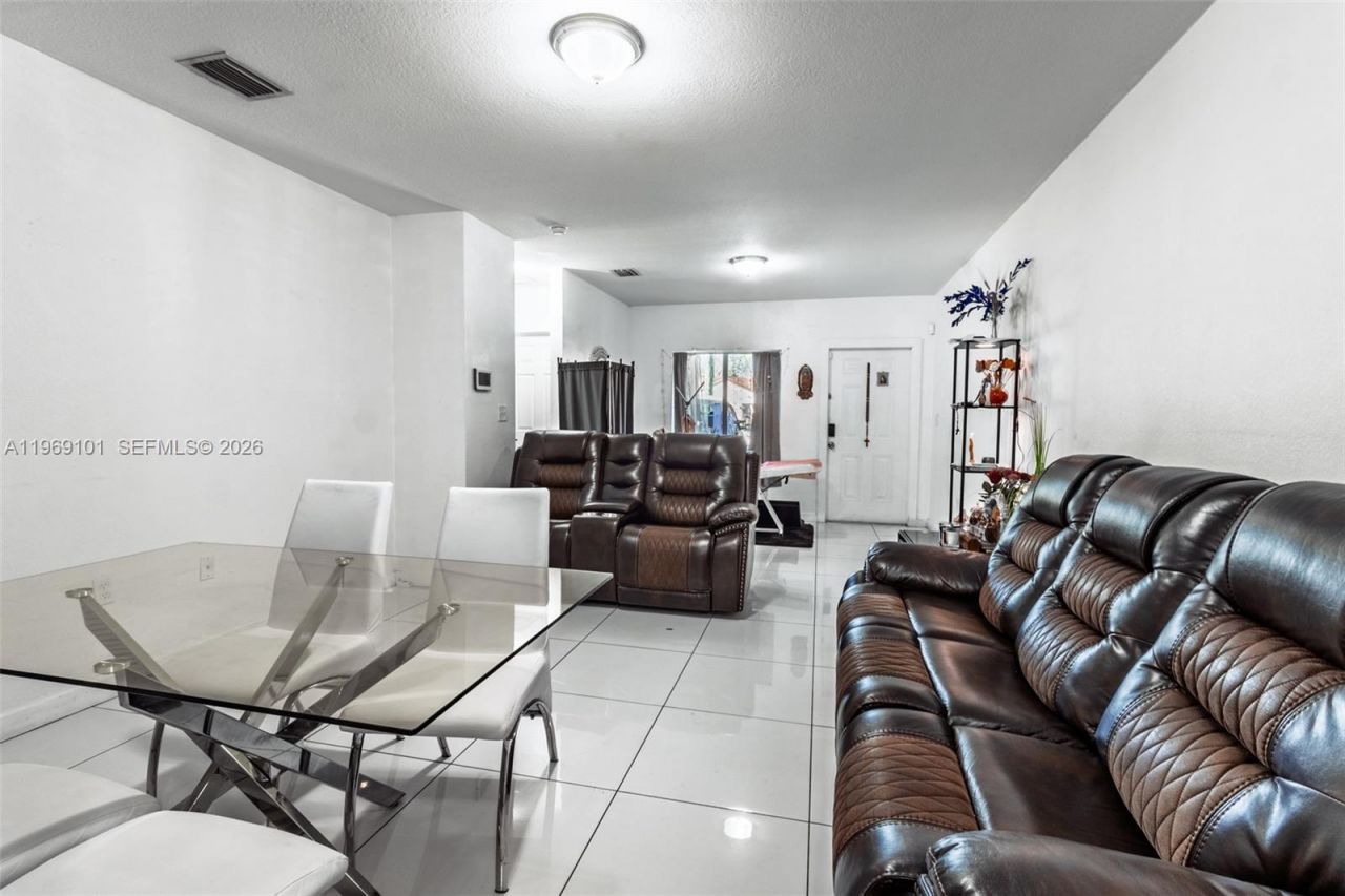 1998 NW 47th St, Miami, FL 33142 Photo