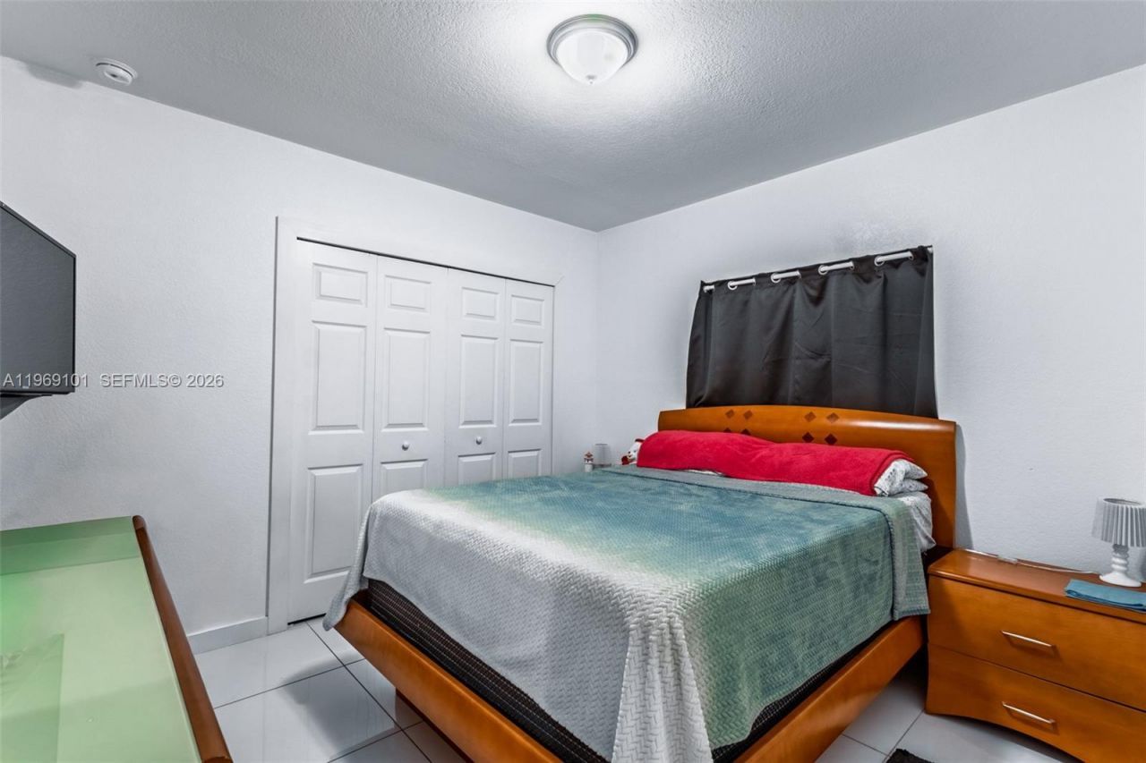 1998 NW 47th St, Miami, FL 33142 Photo