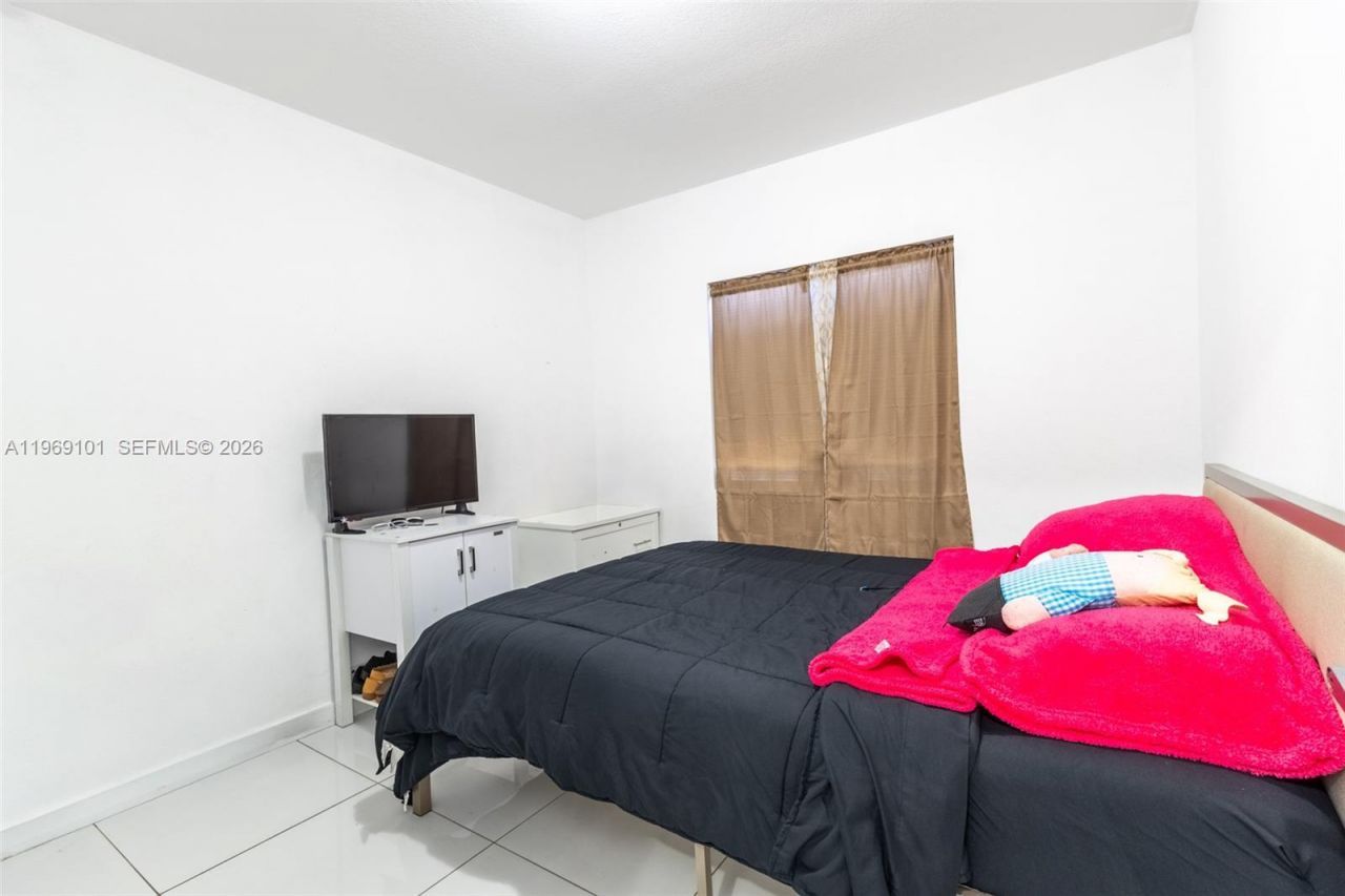 1998 NW 47th St, Miami, FL 33142 Photo