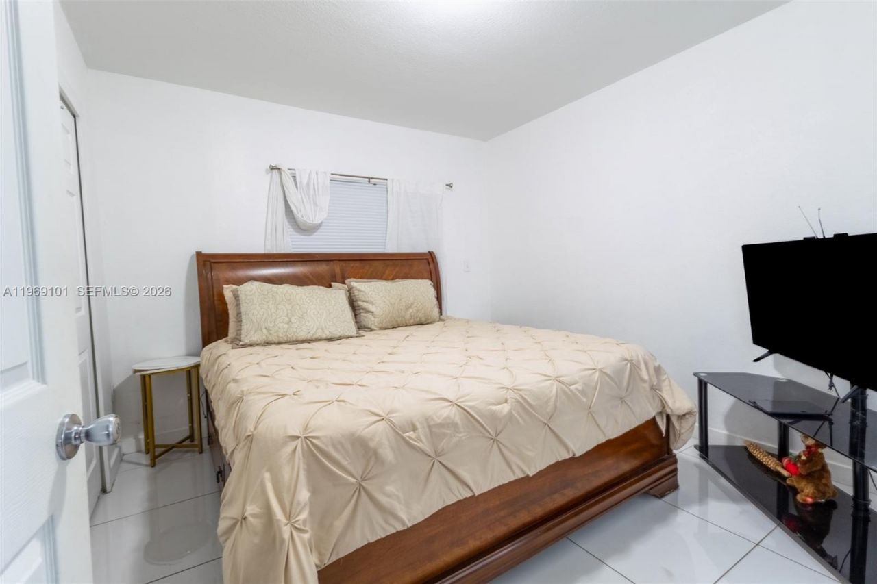 1998 NW 47th St, Miami, FL 33142 Photo