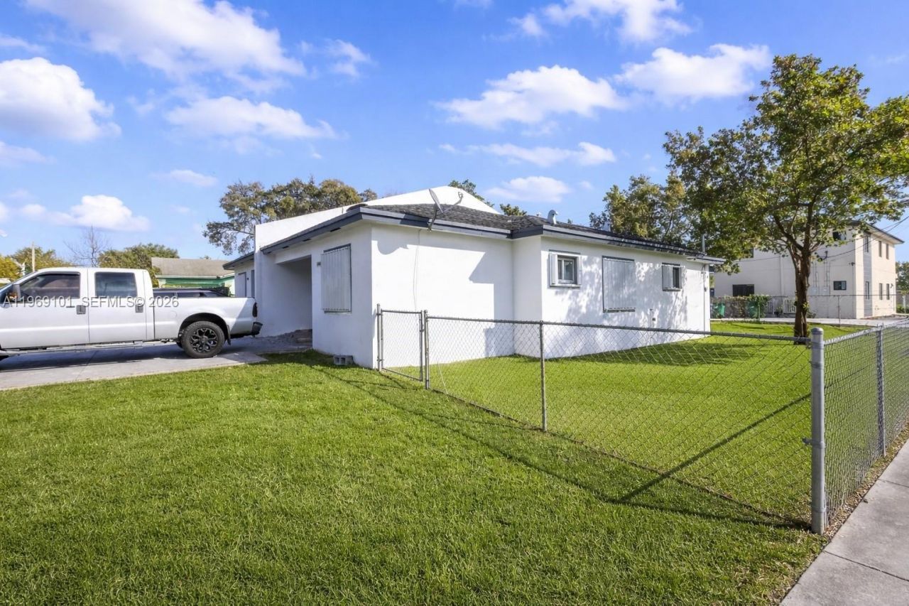 1998 NW 47th St, Miami, FL 33142 Photo