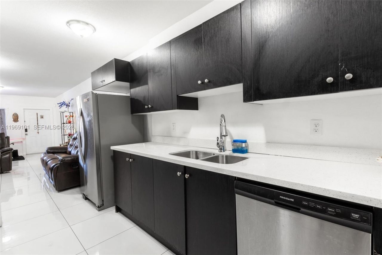 1998 NW 47th St, Miami, FL 33142 Photo