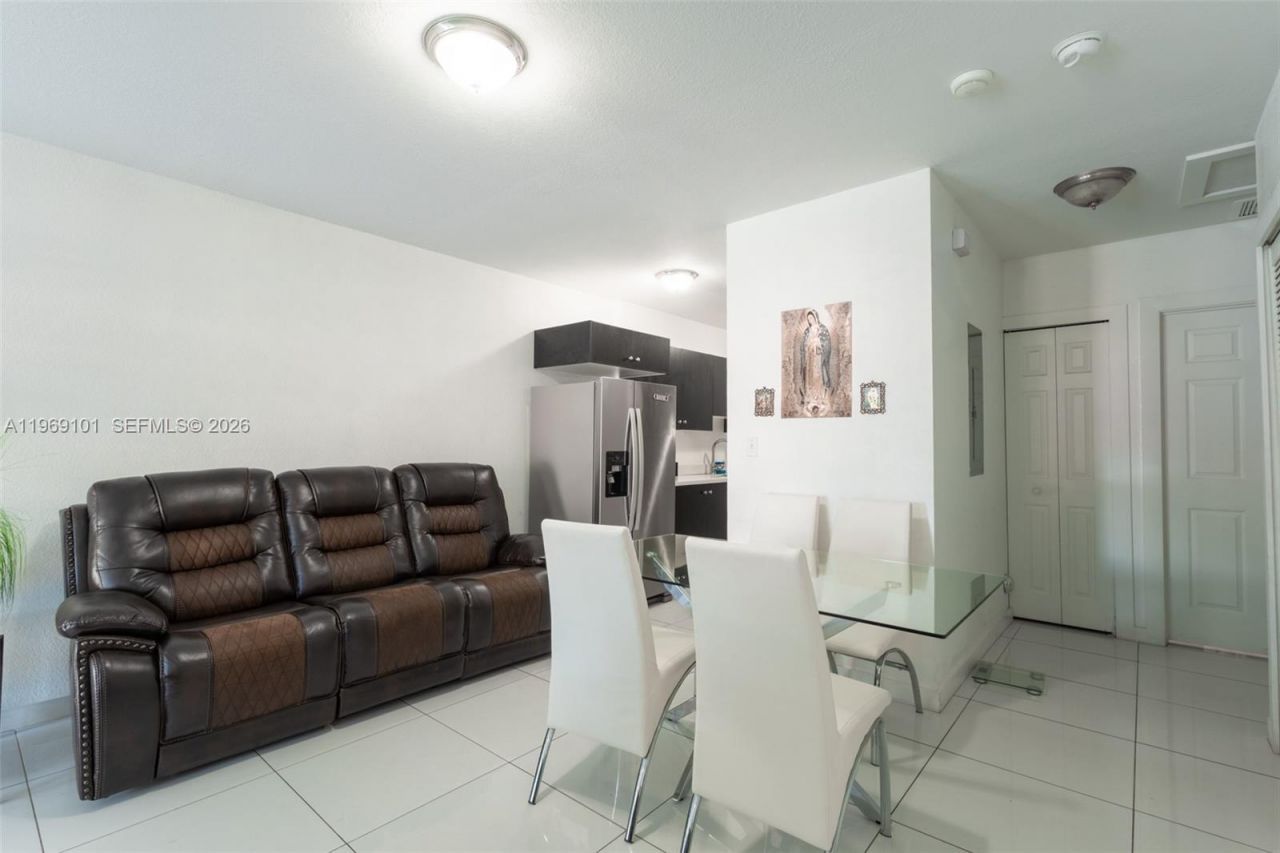 1998 NW 47th St, Miami, FL 33142 Photo