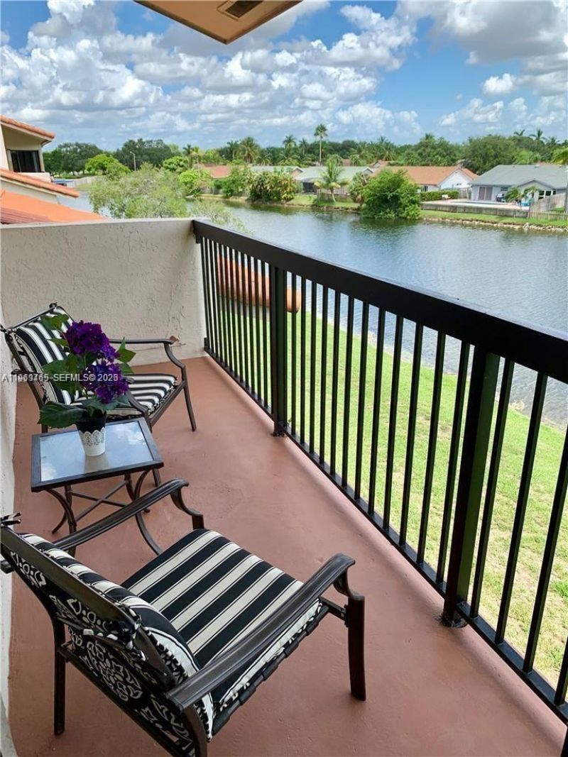 9921 Nob Hill Ln , Unit 9921, Sunrise, FL 33351 Photo