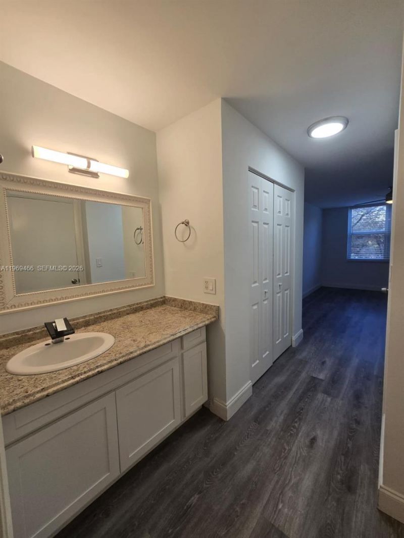 6500 Cypress Rd , Unit 301, Plantation, FL 33317 Photo