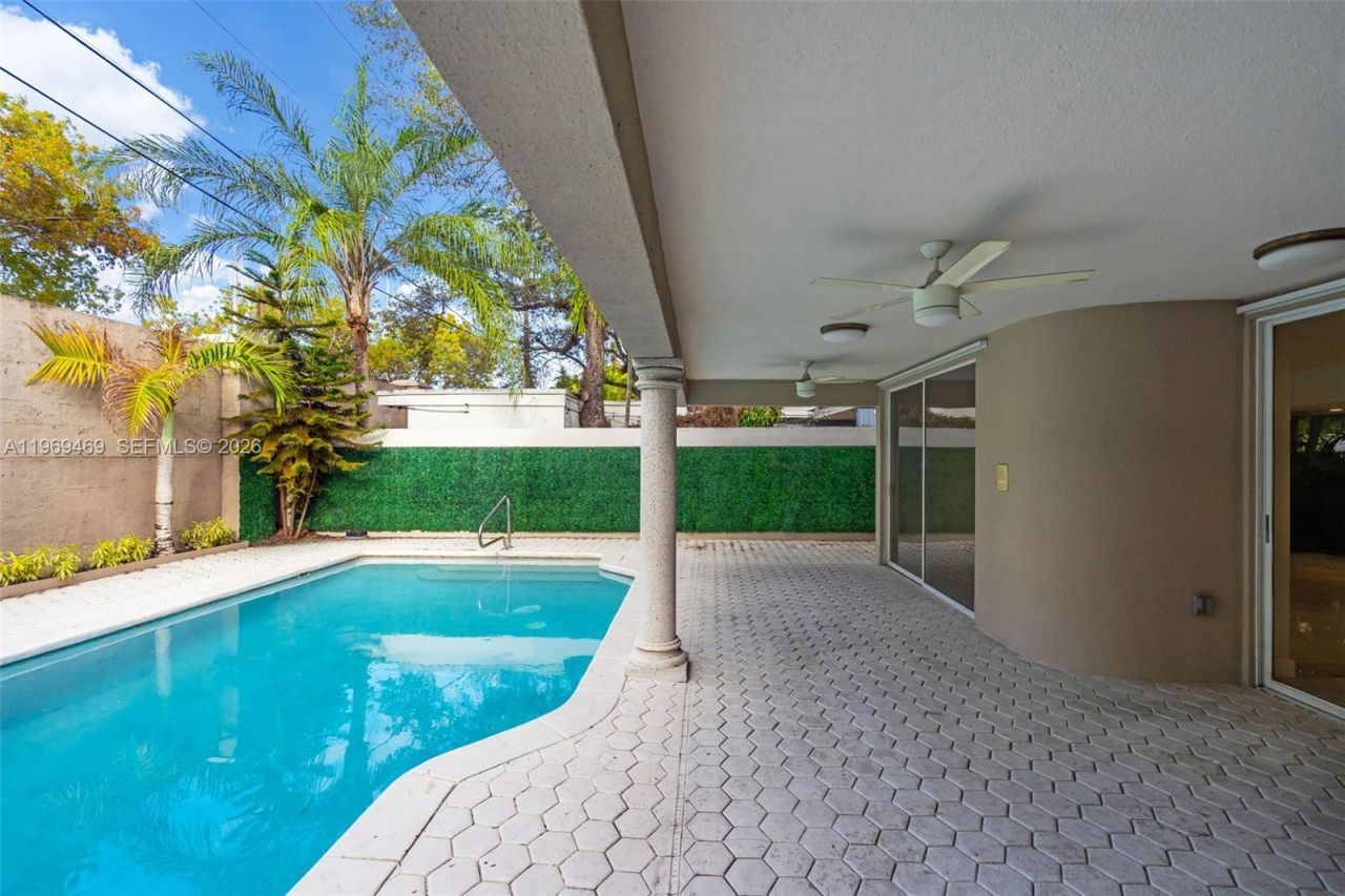 1769 Wa Kee Na Dr, Miami, FL 33133 Photo