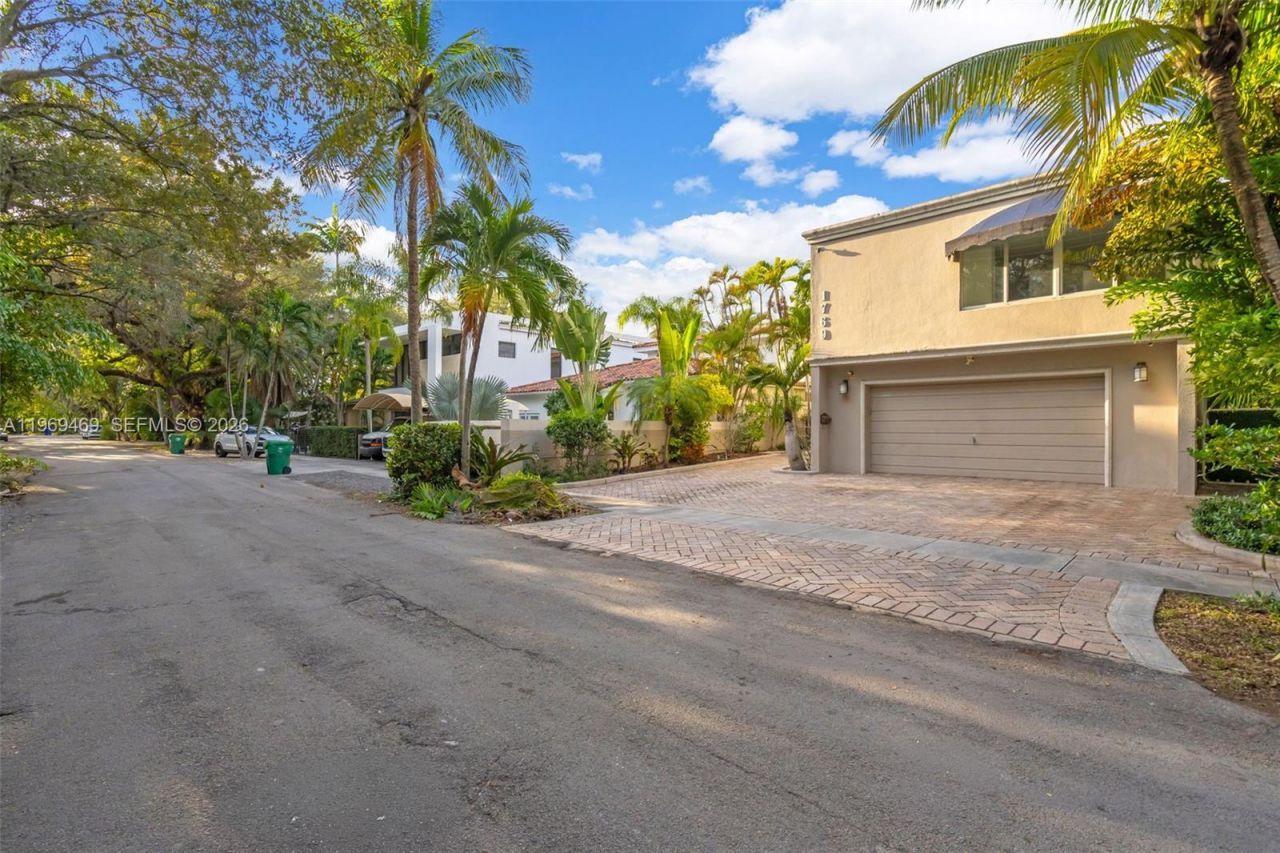 1769 Wa Kee Na Dr, Miami, FL 33133 Photo