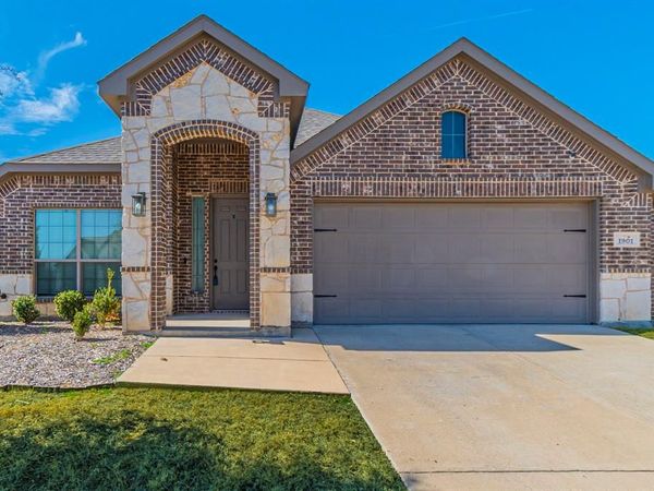 1901 Maplewood Drive, Glenn Heights, TX 75154