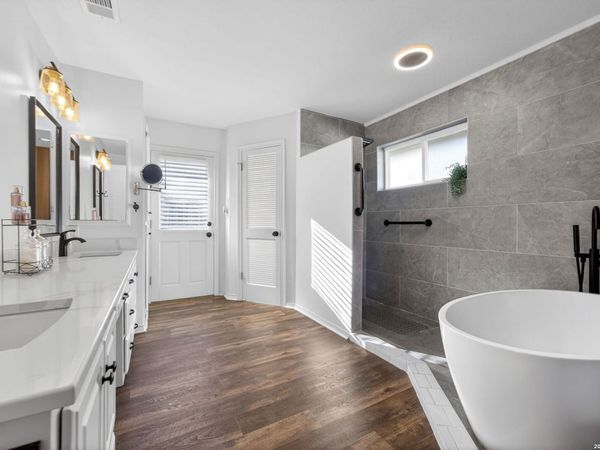 6003 Brook Falls, Windcrest, TX 78239