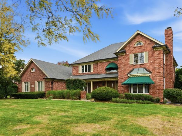 8261 Lake Ridge Drive, Burr Ridge, IL 60527