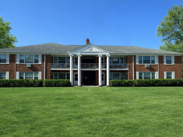 2000 Parkside Drive, Unit FG, Park Ridge, IL 60068