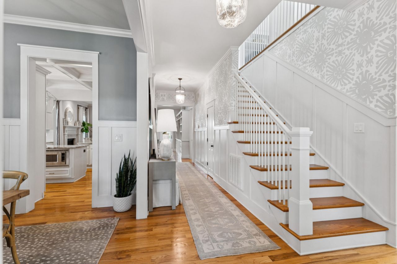 396 Evian Way Photo 15