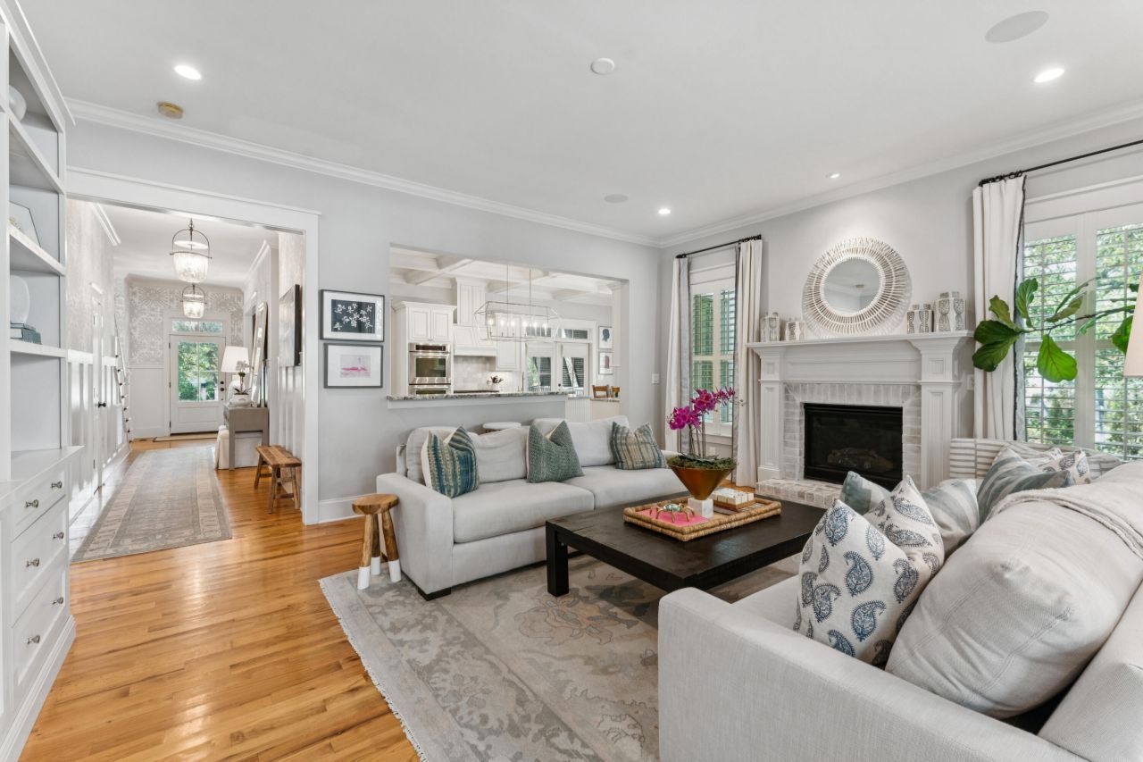 396 Evian Way Photo 25