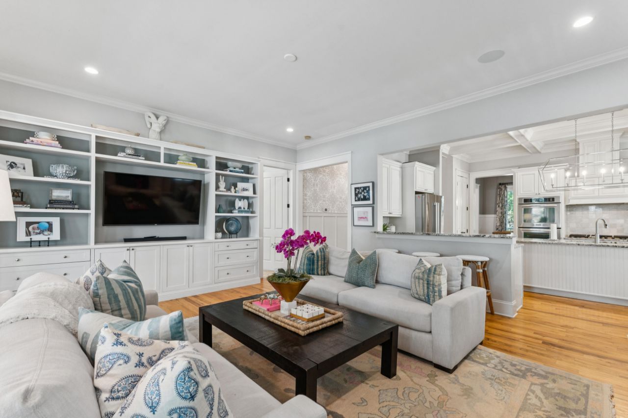 396 Evian Way Photo 29