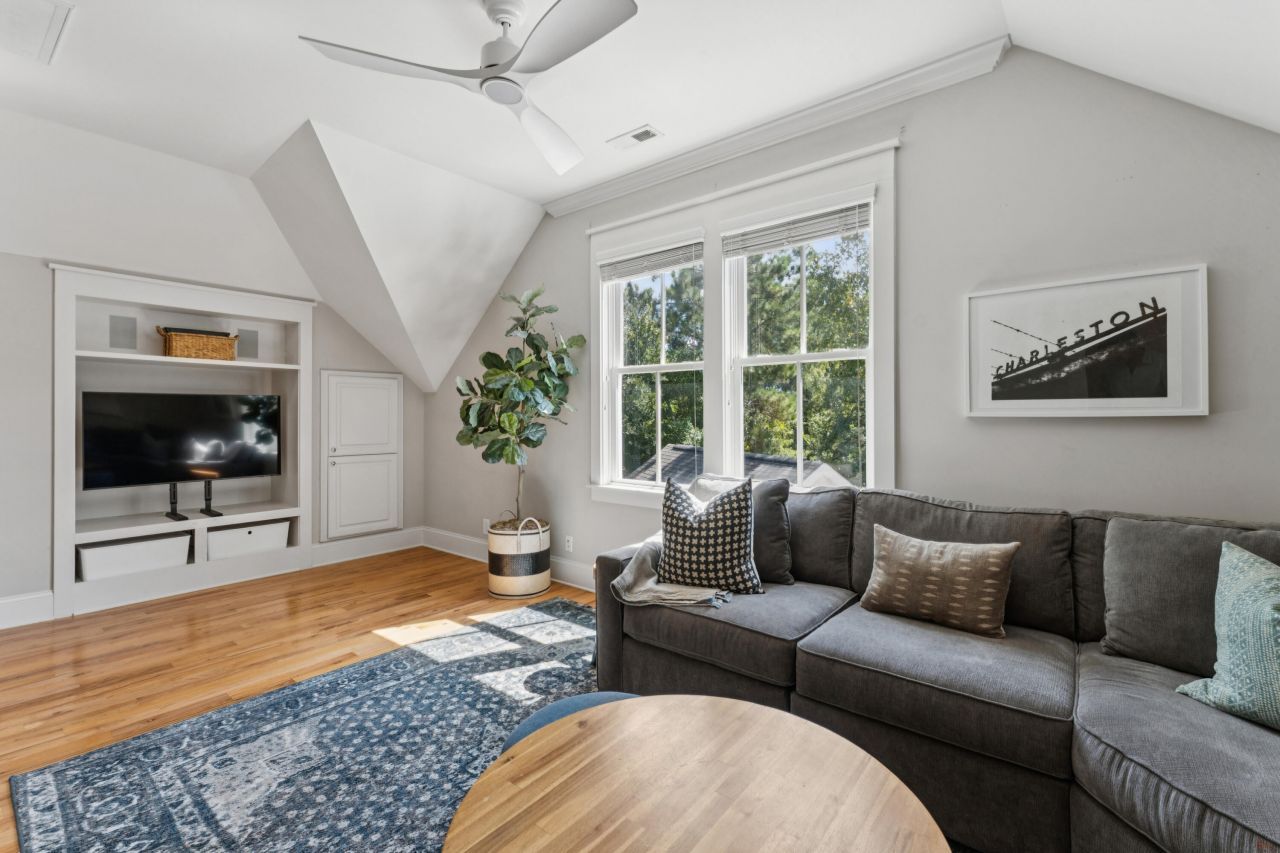 396 Evian Way Photo 43