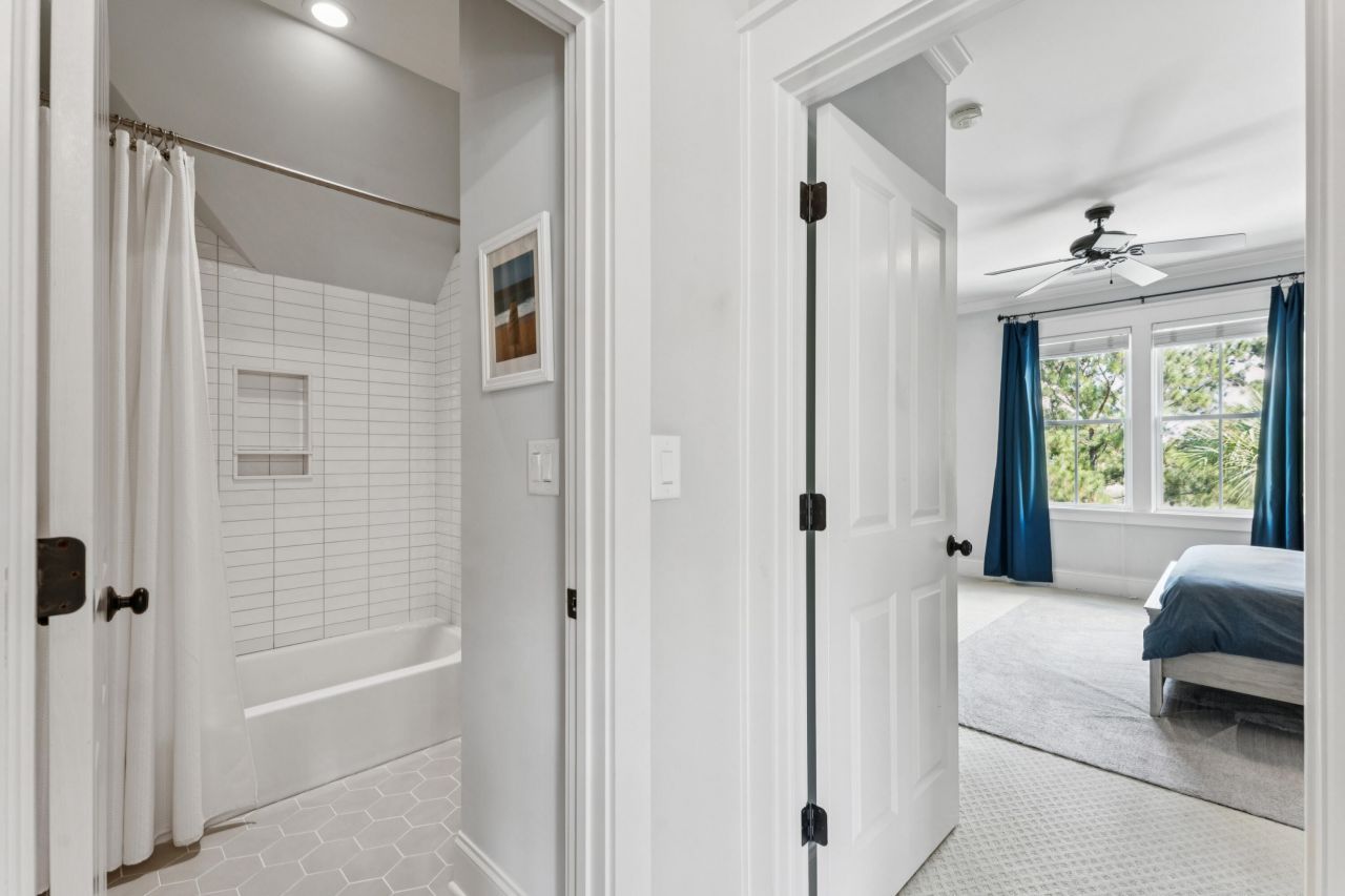 396 Evian Way Photo 44