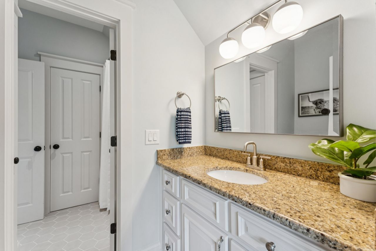 396 Evian Way Photo 47